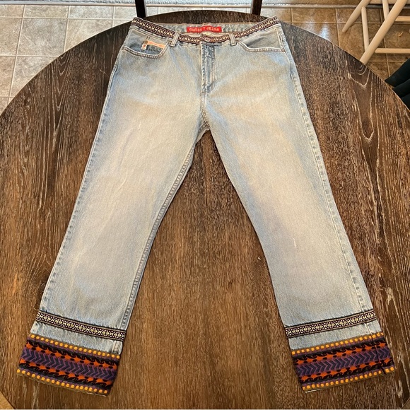 Vintage GUESS Light Wash Embroidered Distressed Women’s Jeans Sz 32 Made In USA - Picture 2 of 15